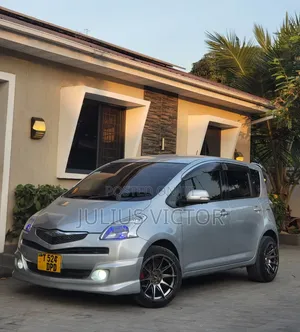Toyota Ractis 2008 Silver