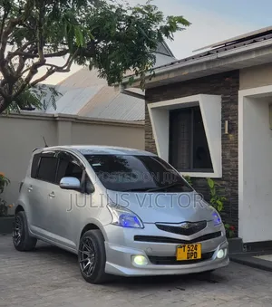 Toyota Ractis 2008 Silver