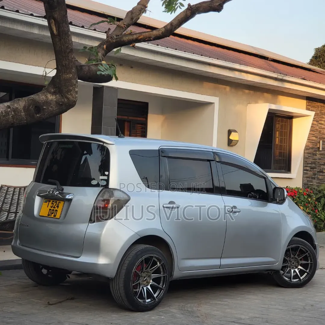 Toyota Ractis 2008 Silver