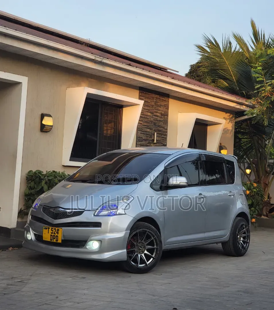Toyota Ractis 2008 Silver
