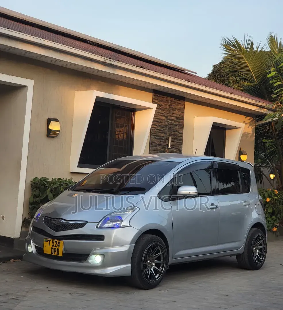 Toyota Ractis 2008 Silver