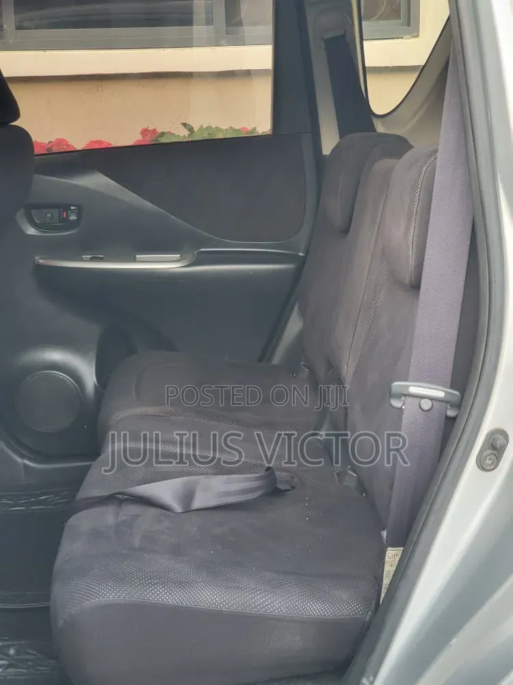 Toyota Ractis 2008 Silver