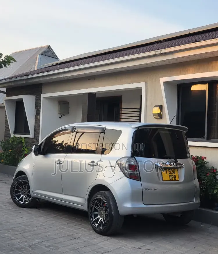 Toyota Ractis 2008 Silver