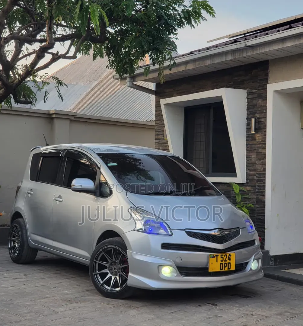 Toyota Ractis 2008 Silver