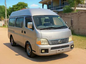 Nissan Caravan (Urvan) 2002 Silver