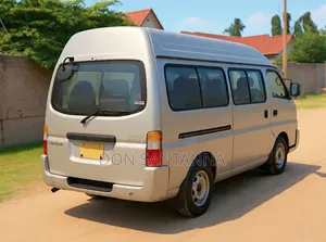 Nissan Caravan (Urvan) 2002 Silver