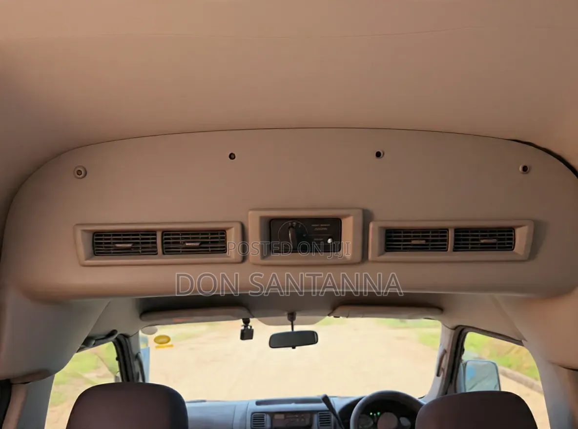 Nissan Caravan (Urvan) 2002 Silver