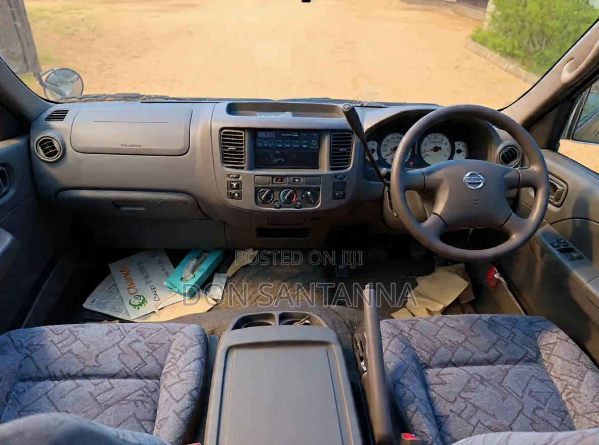 Nissan Caravan (Urvan) 2002 Silver