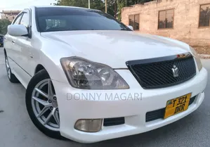 Toyota Crown 2006 White