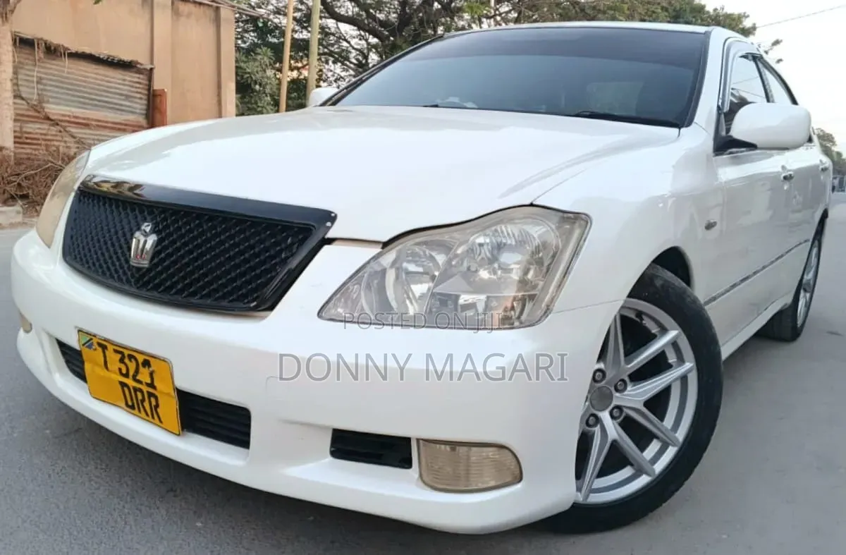Toyota Crown 2006 White