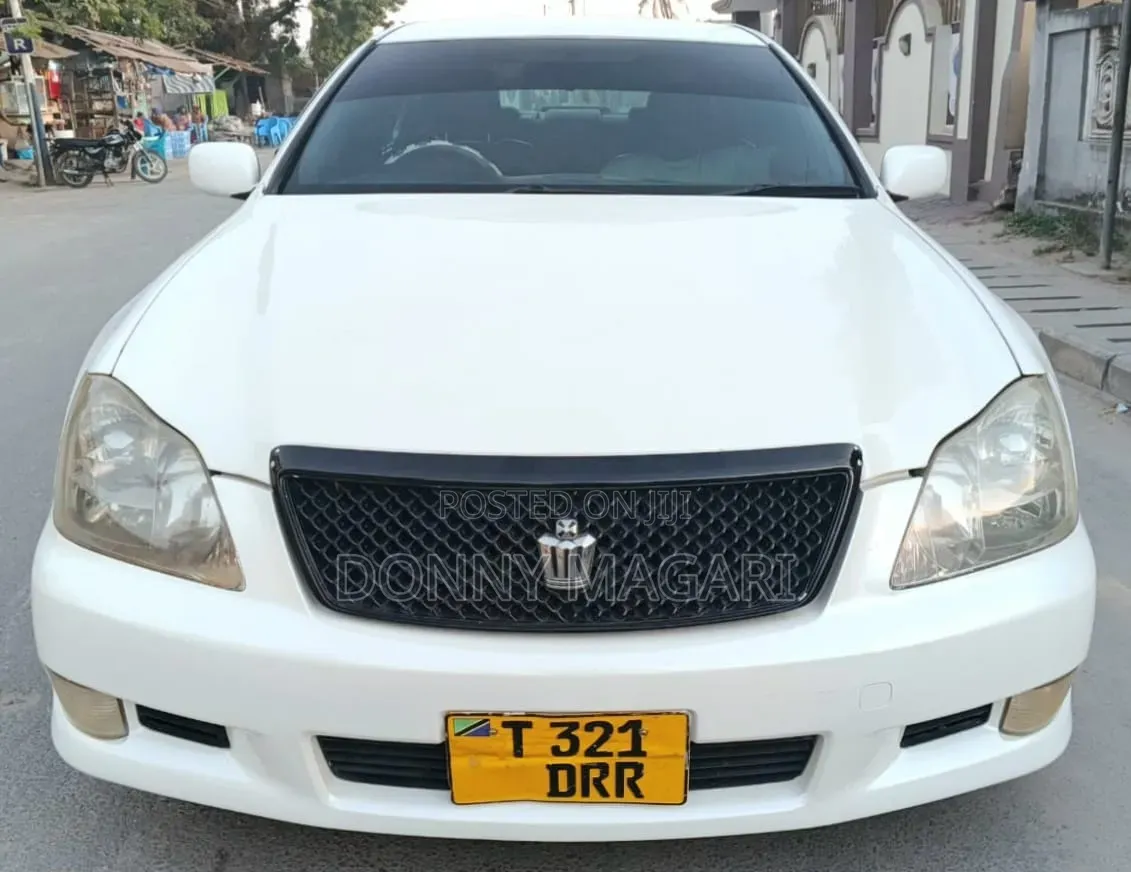 Toyota Crown 2006 White