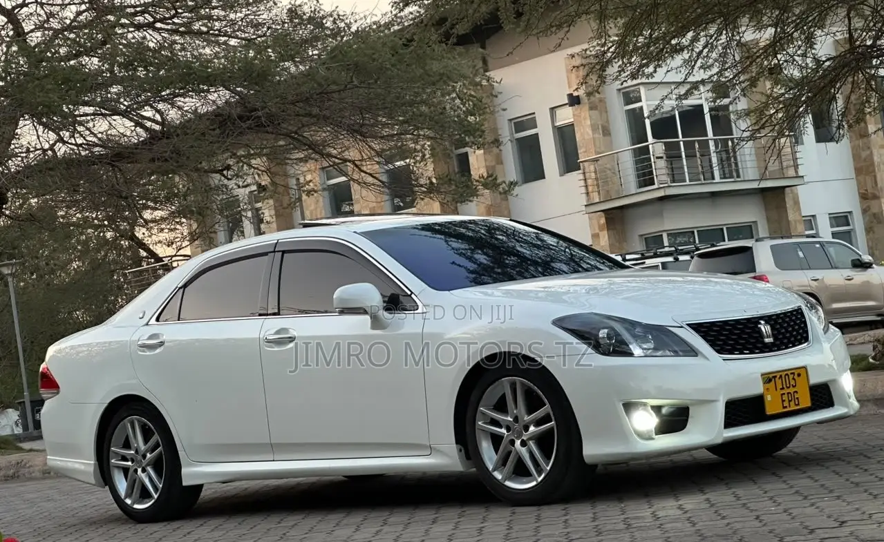 Toyota Crown 2011 White