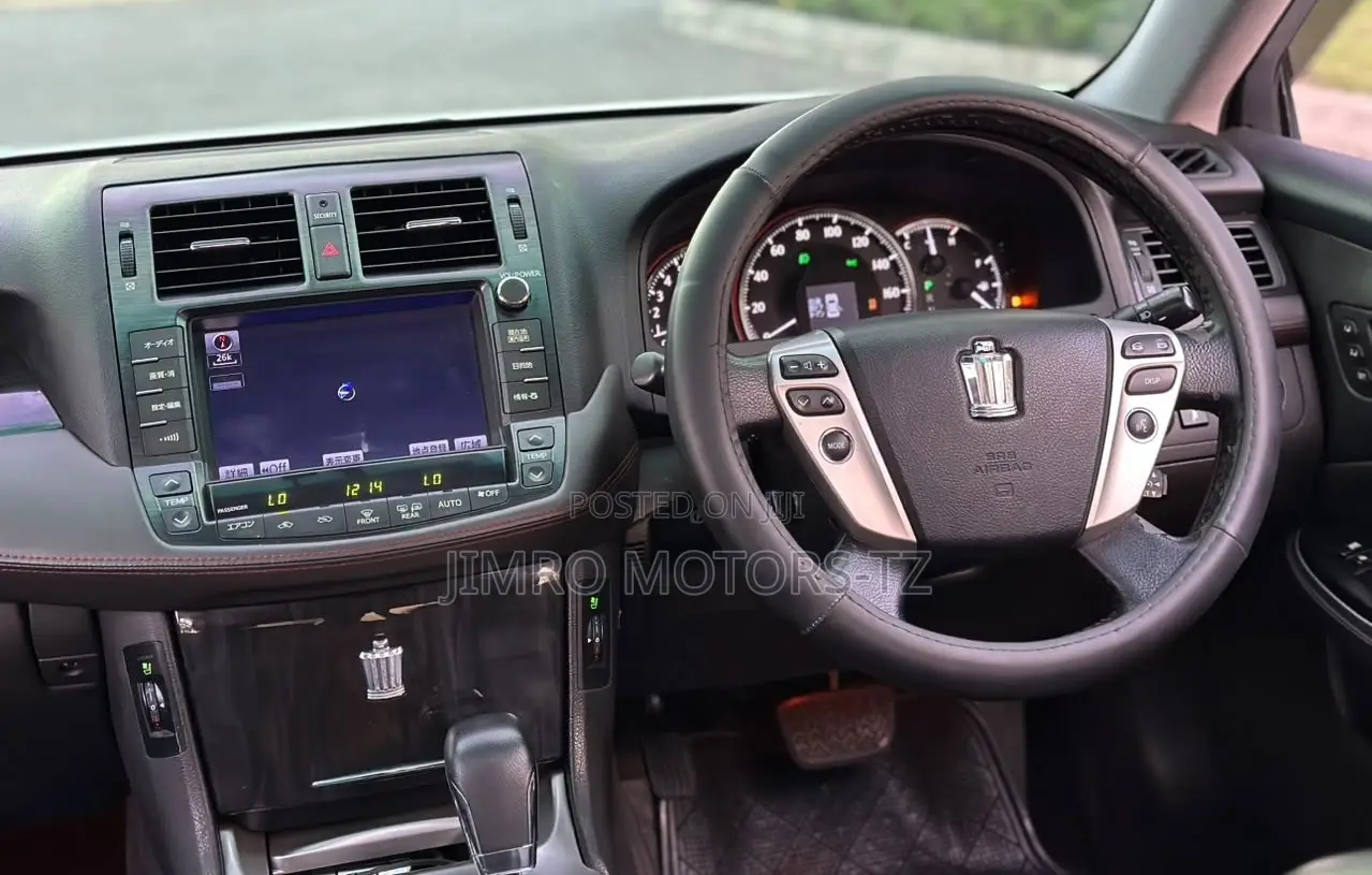 Toyota Crown 2011 White
