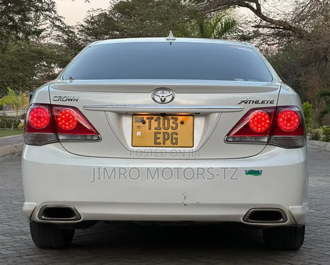 Toyota Crown 2011 White