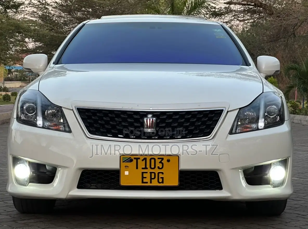 Toyota Crown 2011 White