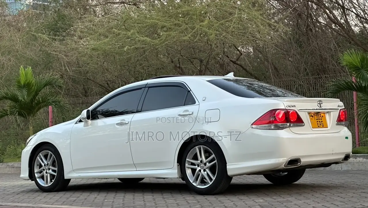 Toyota Crown 2011 White