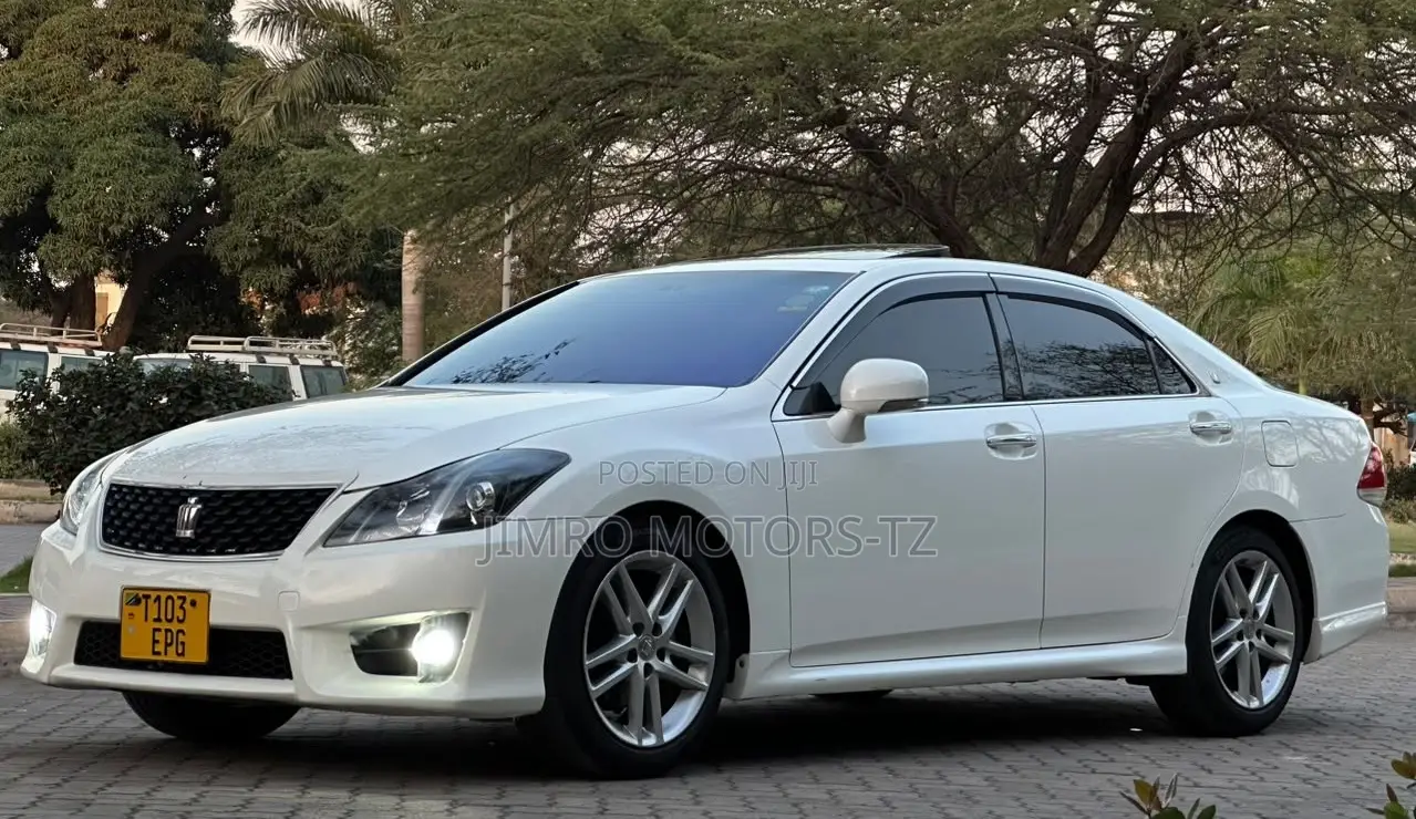 Toyota Crown 2011 White