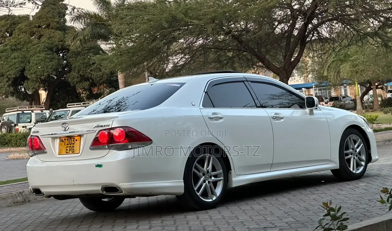 Toyota Crown 2011 White