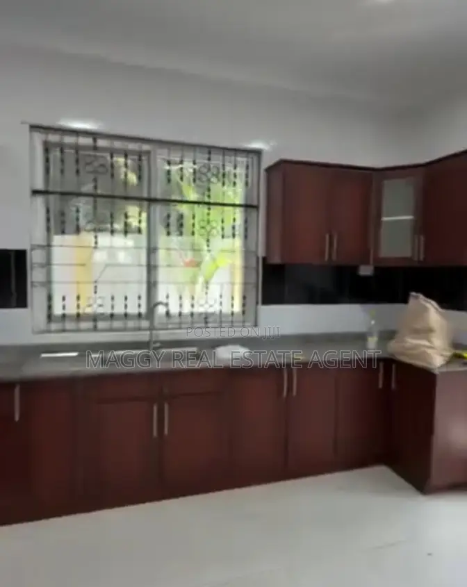 5bdrm House in Salasala Uzunguni, Kunduchi for rent