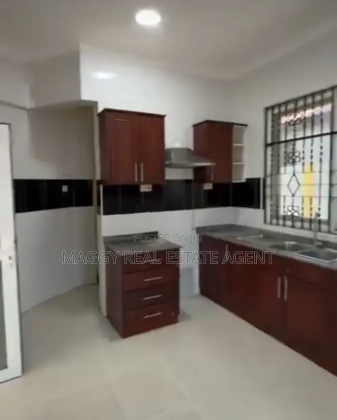 5bdrm House in Salasala Uzunguni, Kunduchi for rent