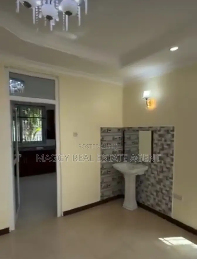 5bdrm House in Salasala Uzunguni, Kunduchi for rent