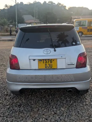 Toyota IST 2005 Silver