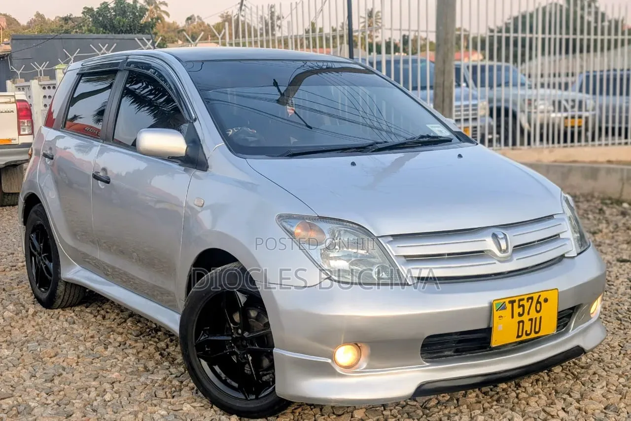 Toyota IST 2005 Silver