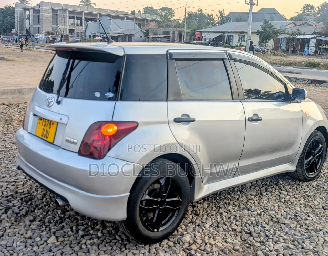 Toyota IST 2005 Silver