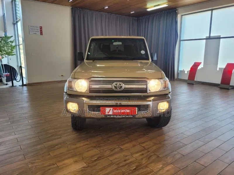 Toyota Land Cruiser 2018 Beige