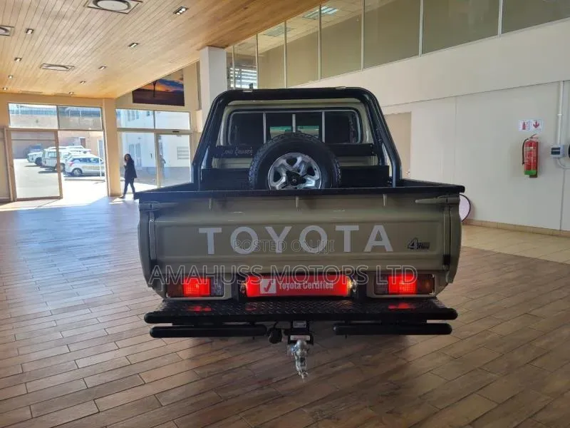 Toyota Land Cruiser 2018 Beige