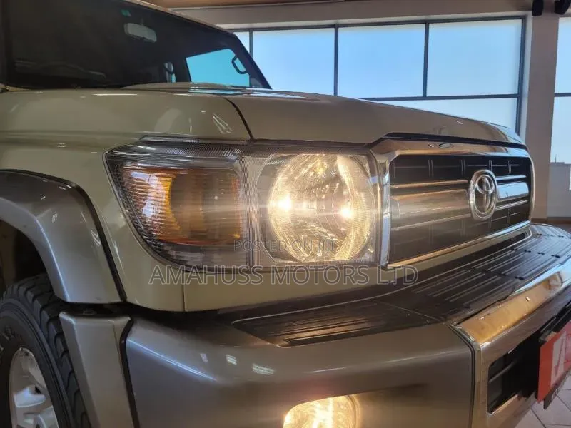 Toyota Land Cruiser 2018 Beige