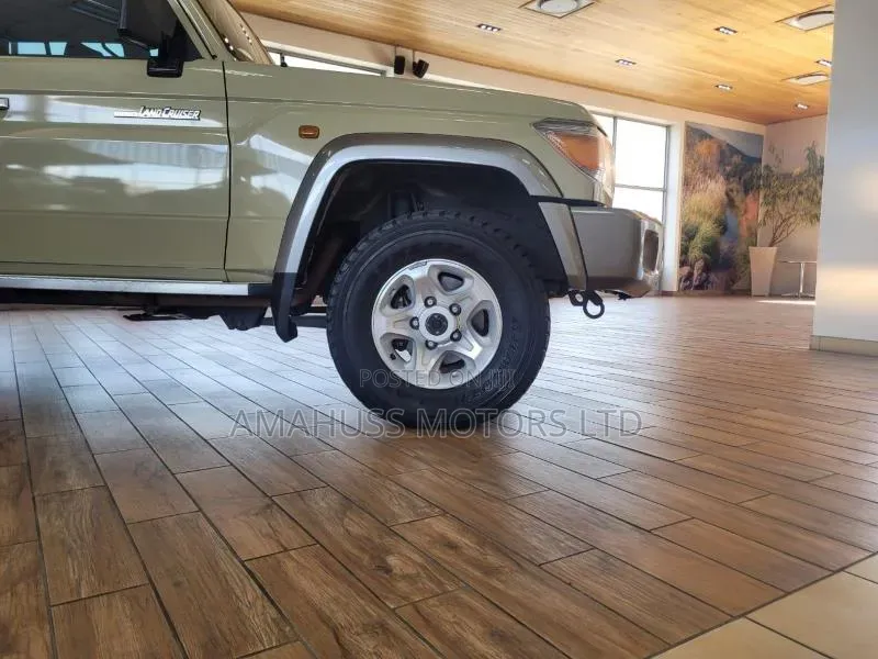 Toyota Land Cruiser 2018 Beige