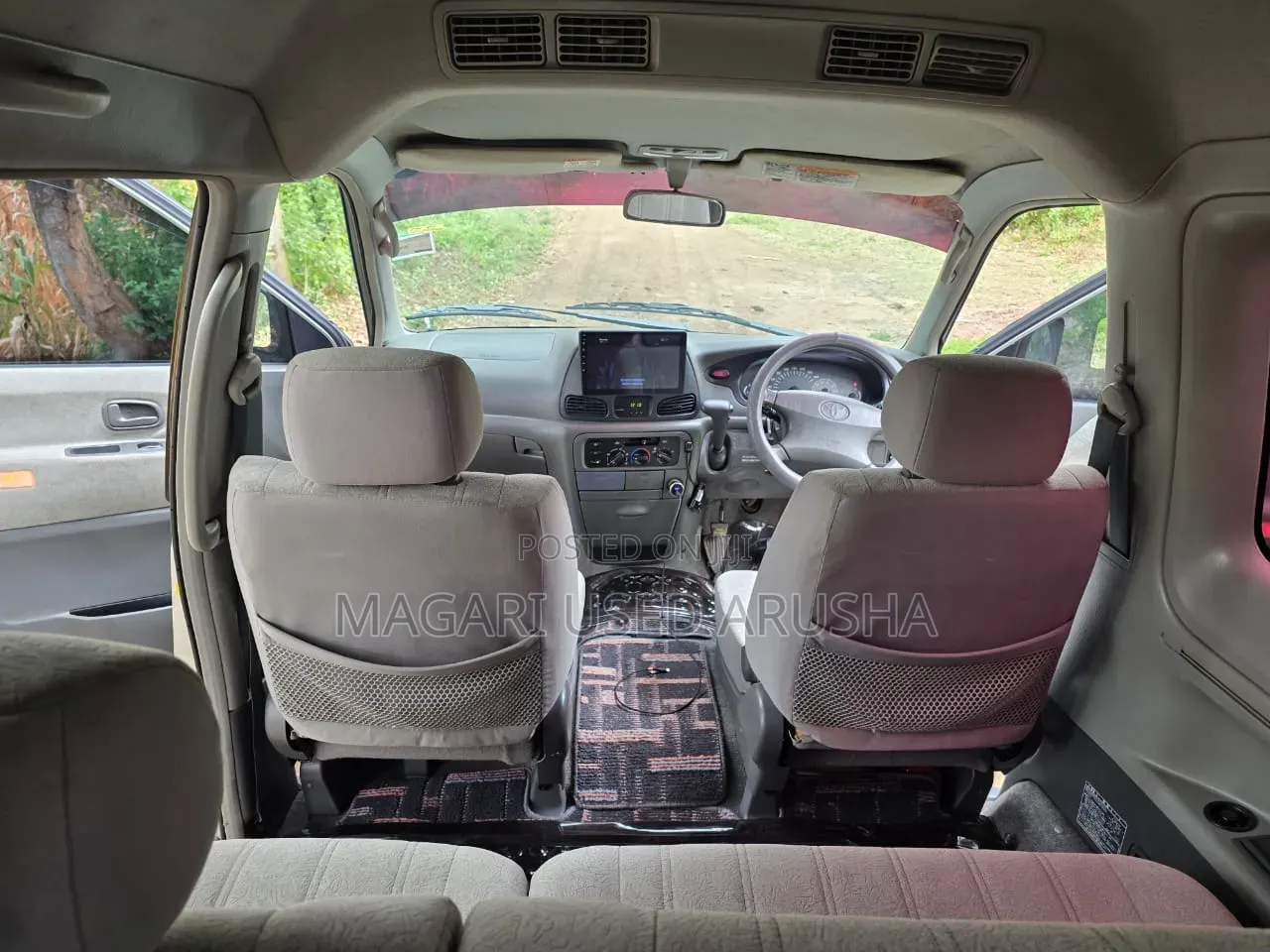 Toyota Noah 2001 Silver