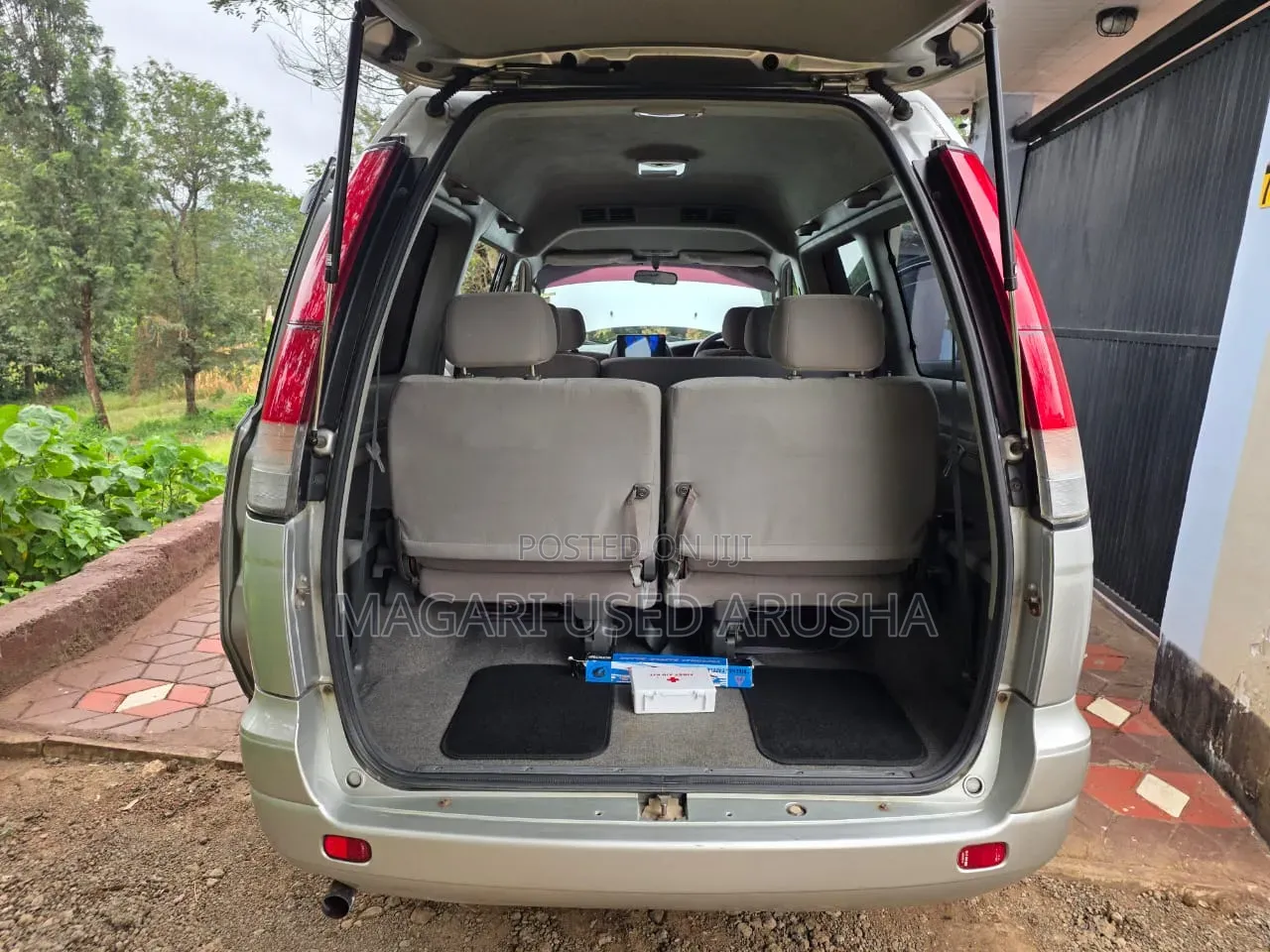 Toyota Noah 2001 Silver