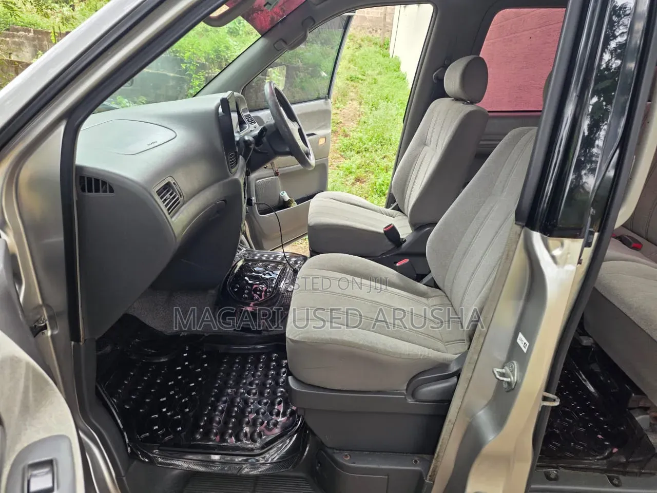 Toyota Noah 2001 Silver