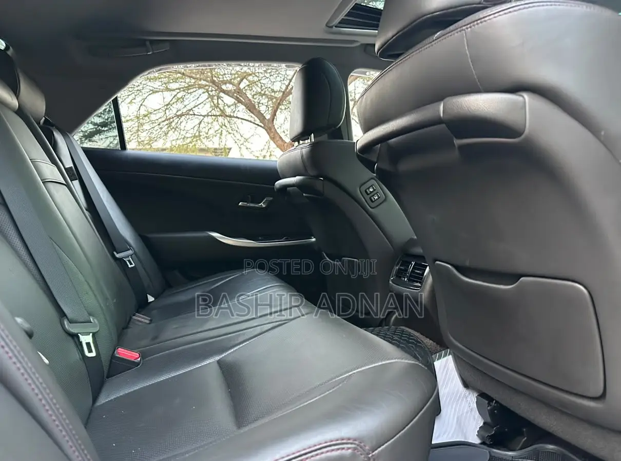 Toyota Crown 2010 White