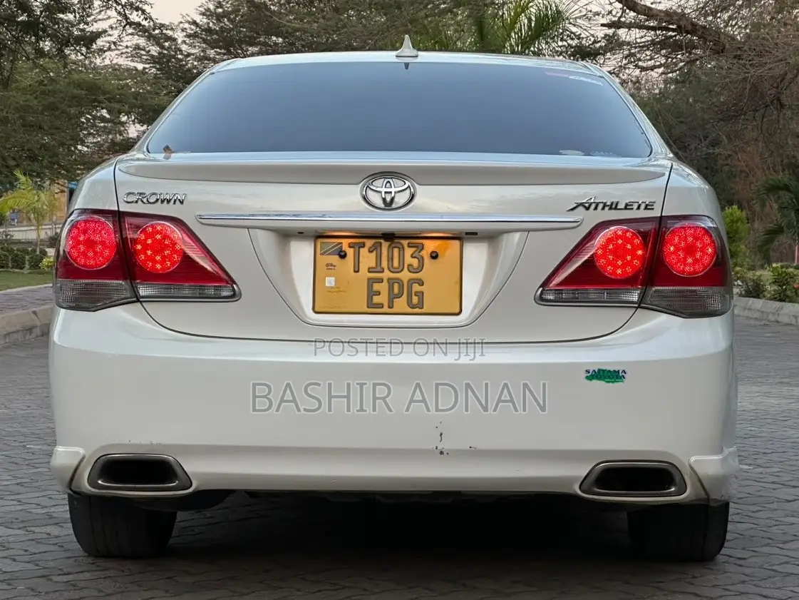 Toyota Crown 2010 White