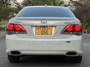 Toyota Crown 2010 White