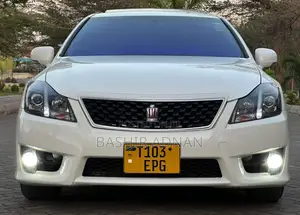 Toyota Crown 2010 White