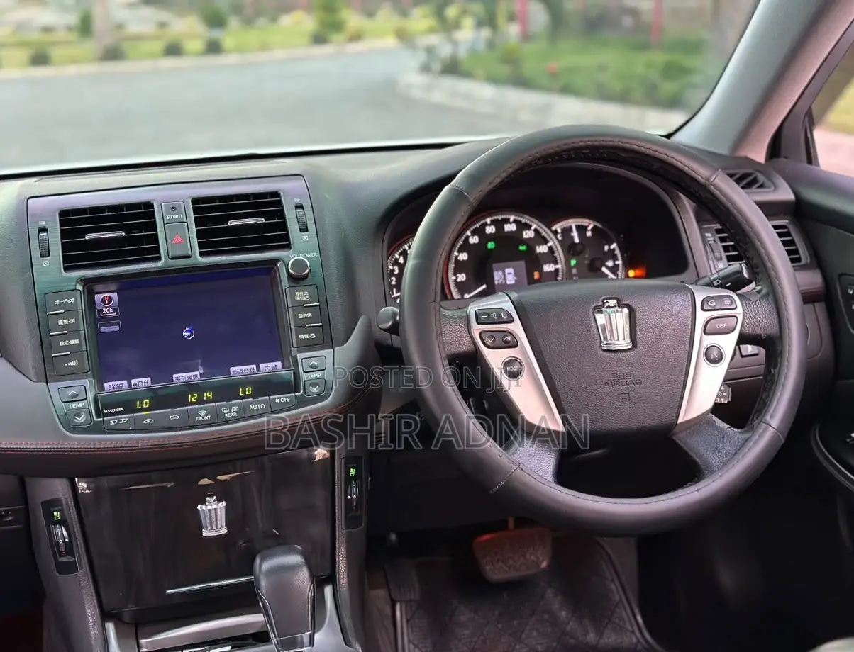 Toyota Crown 2010 White