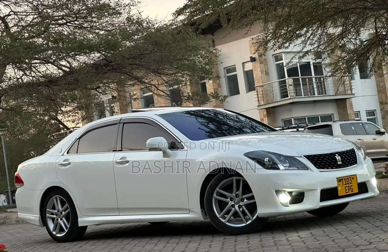 Toyota Crown 2010 White