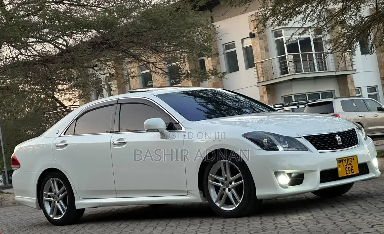 Toyota Crown 2010 White