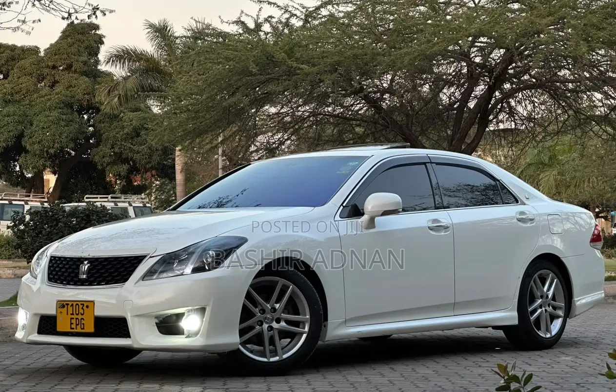 Toyota Crown 2010 White