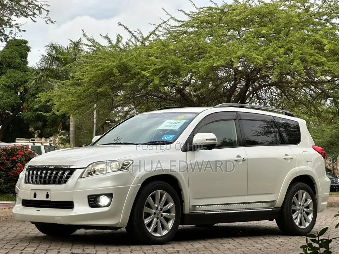 Toyota Vanguard 2012 White