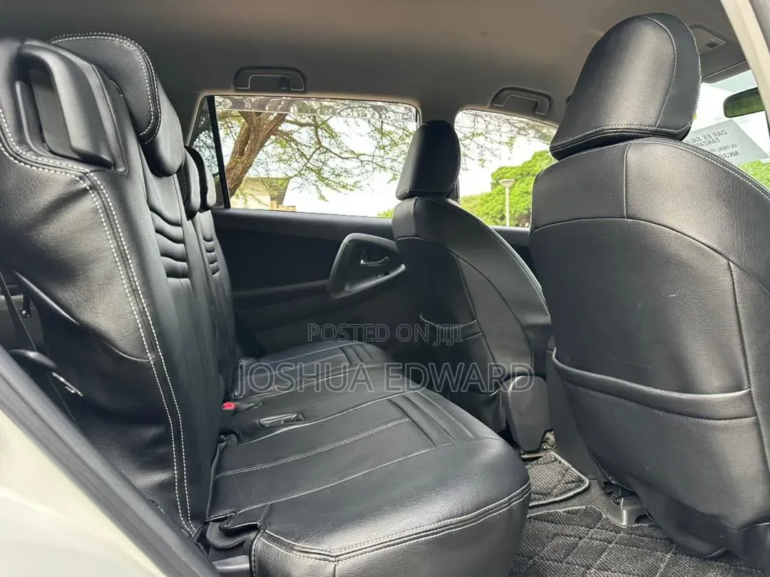 Toyota Vanguard 2012 White