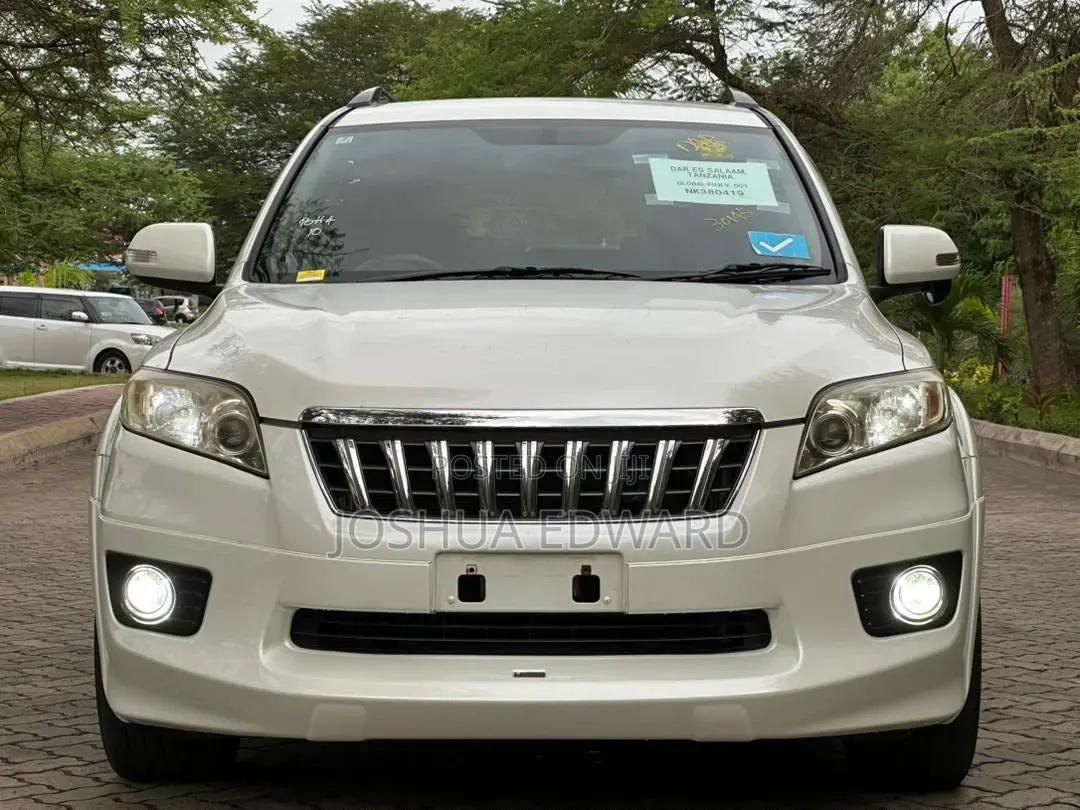 Toyota Vanguard 2012 White