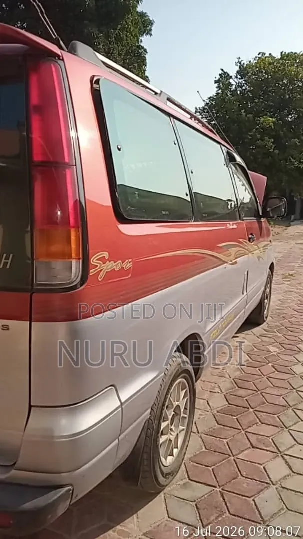 Toyota Noah 2001 Red