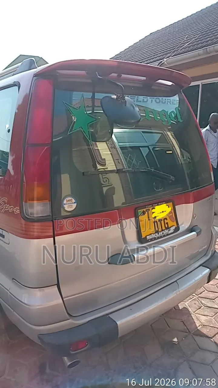 Toyota Noah 2001 Red