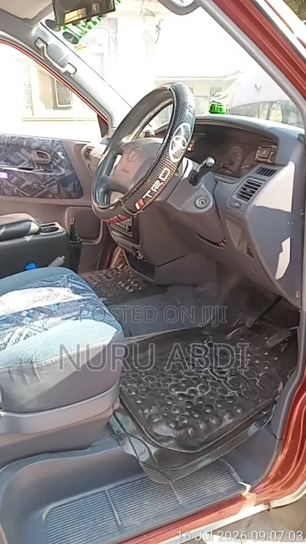 Toyota Noah 2001 Red