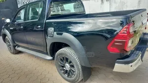 New Toyota Hilux 2026 Black